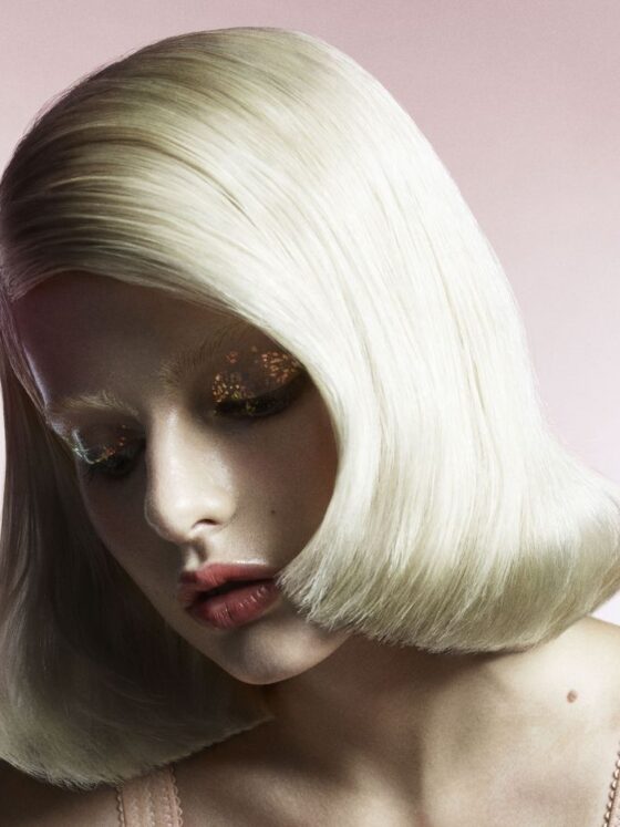 Capelli lucidi effetto specchio, i gloss del 2025 | Colorami Magazine