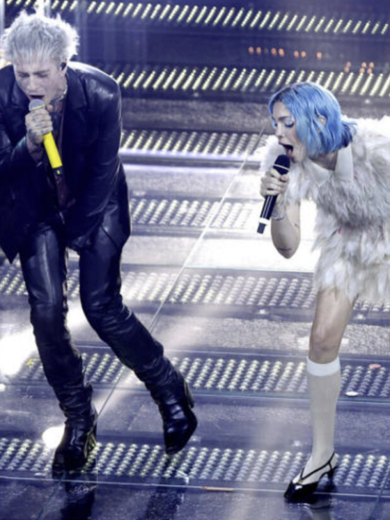 Sanremo 2025, le acconciature della serata cover | Colorami Magazine