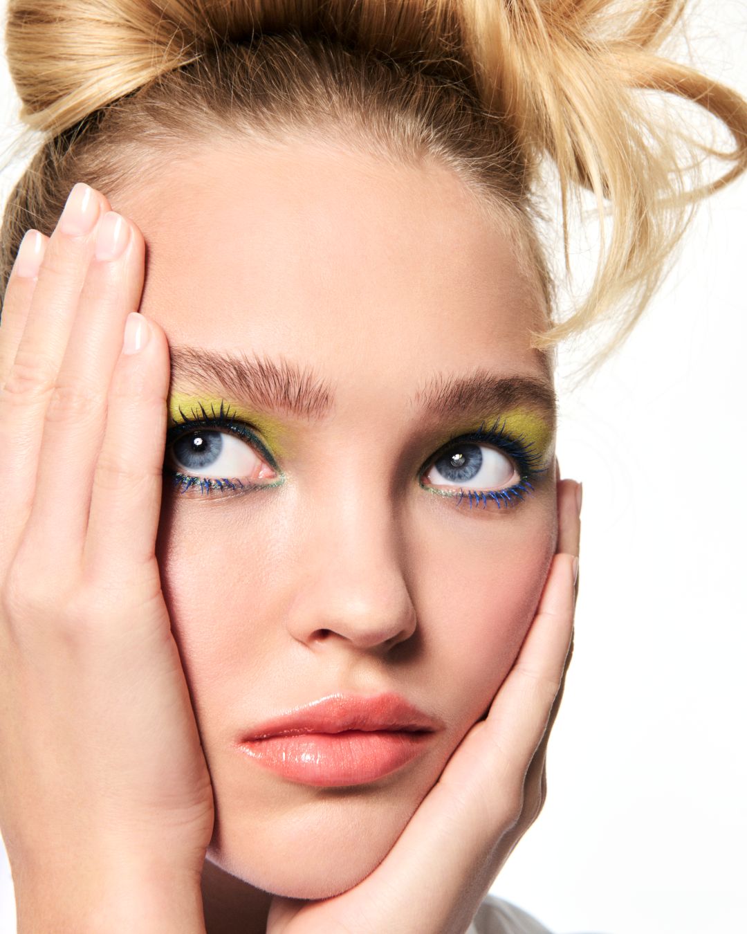 make-up con ombretto giallo