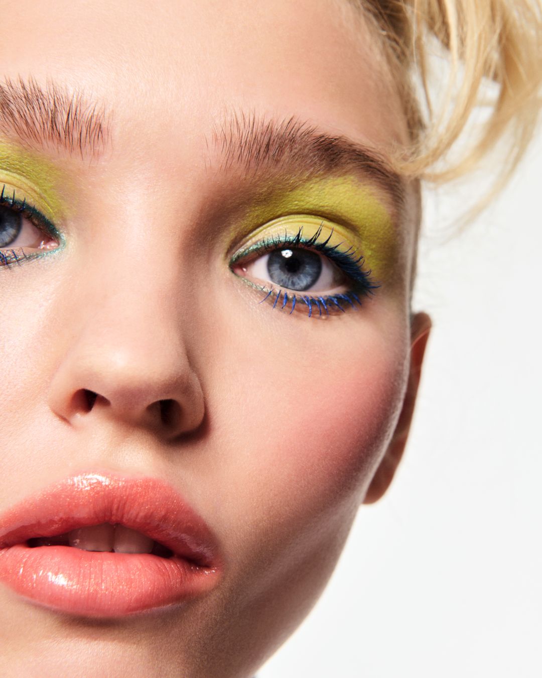 make-up con ombretto giallo