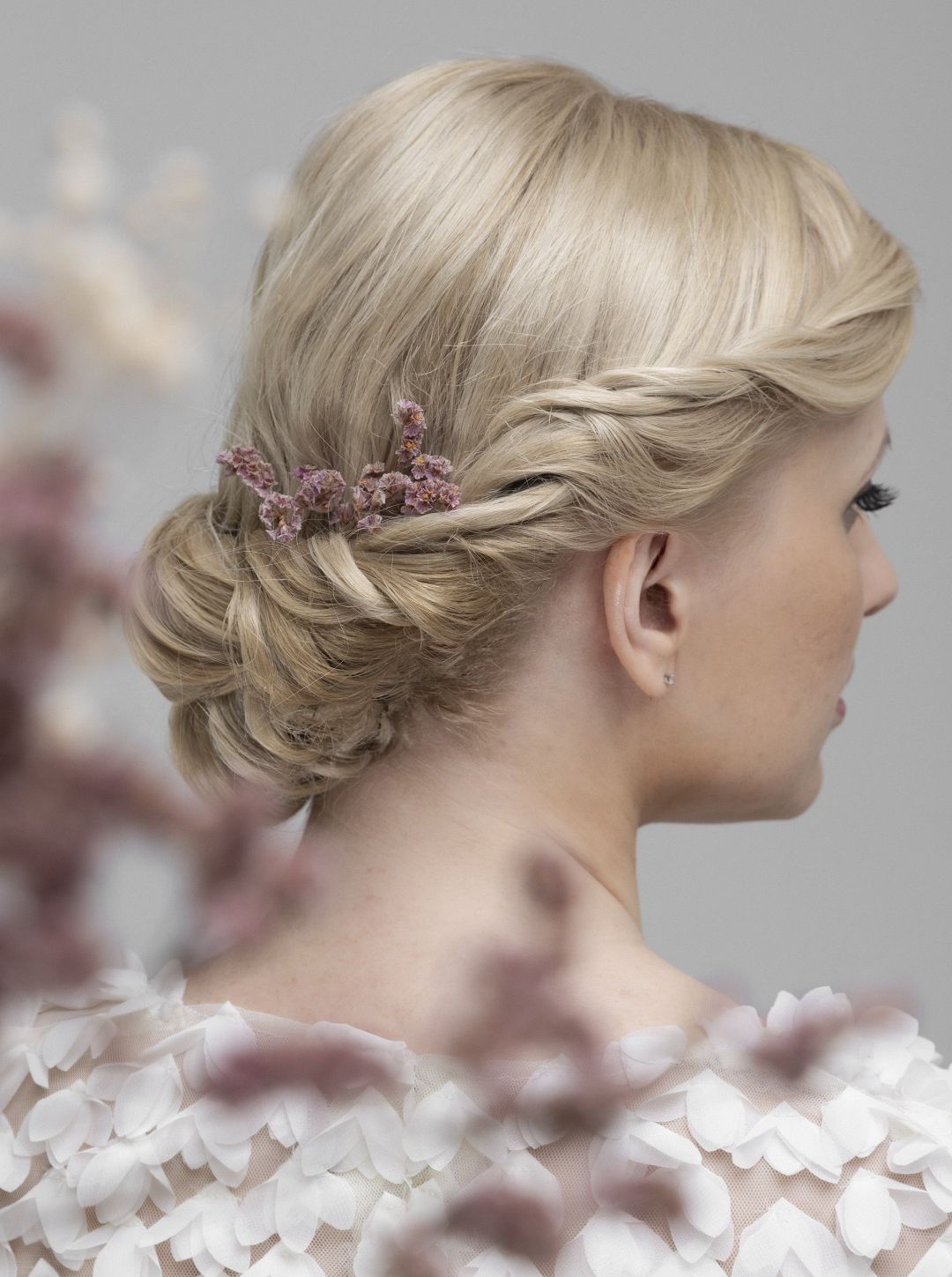 chignon con fiori