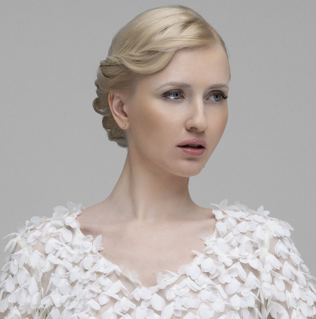 acconciature per la sposa classica estate 2025