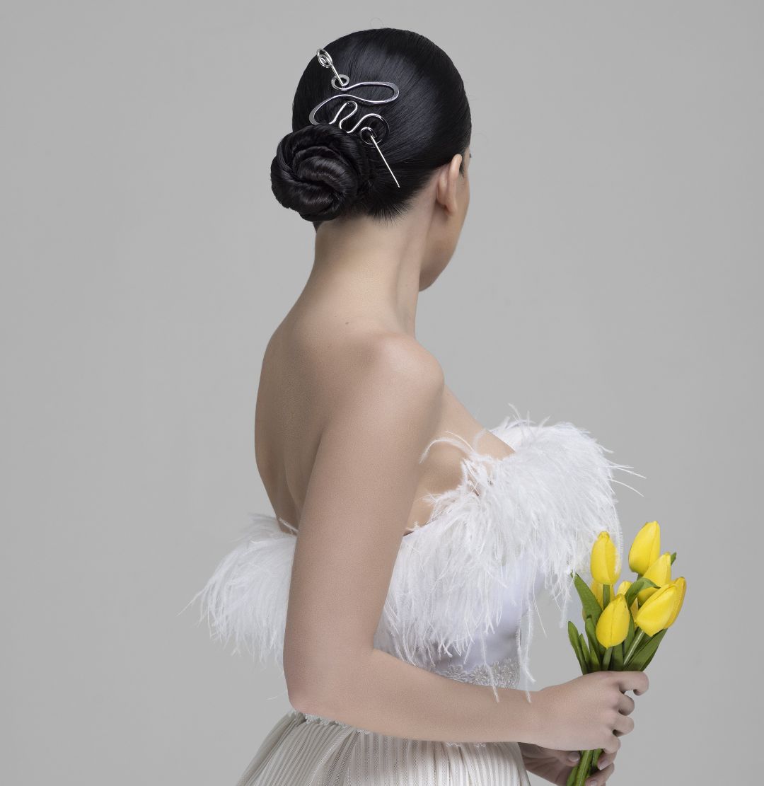 chignon con fermaglio a spada