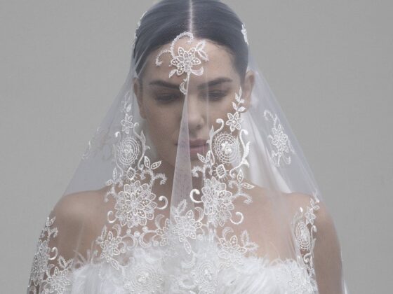 Le acconciature per la sposa classica dell’estate 2025 | Colorami Magazine