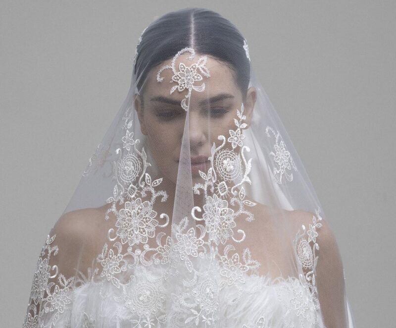 Le acconciature per la sposa classica dell’estate 2025 | Colorami Magazine