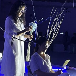 Love is in the Hair, la mostra che parla d'amore attraverso i capelli | Colorami Magazine