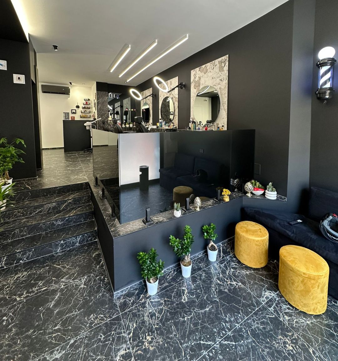 Apre a Napoli il barbiere Francesco Viro Hair Studio
