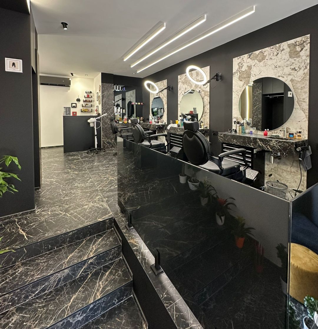 Apre a Napoli il barbiere Francesco Viro Hair Studio