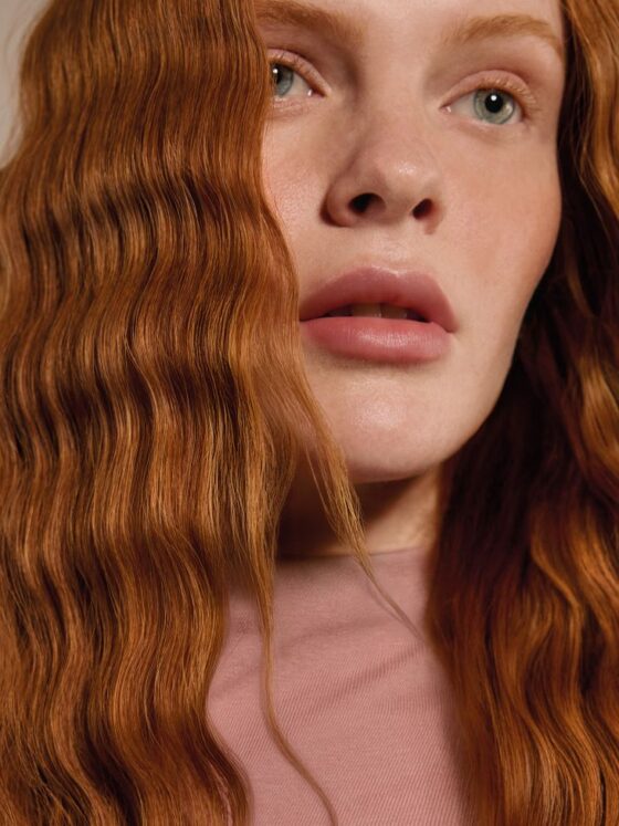 Mermaid look: i capelli ondulati dell'estate 2025 | Colorami Magazine