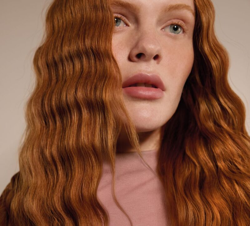 Mermaid look: i capelli ondulati dell'estate 2025 | Colorami Magazine
