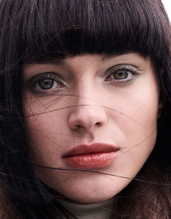 Luce e oro, il make-up autunno per occhi e capelli castani | Colorami Magazine