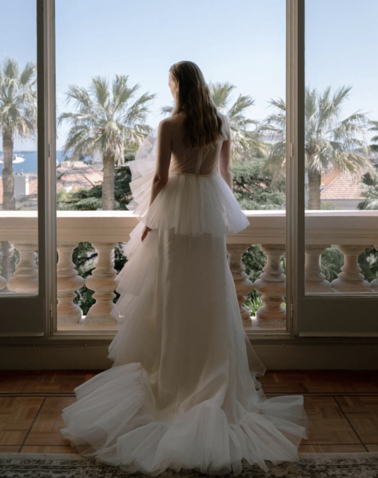 abiti e acconciature sposa Cannes 2025