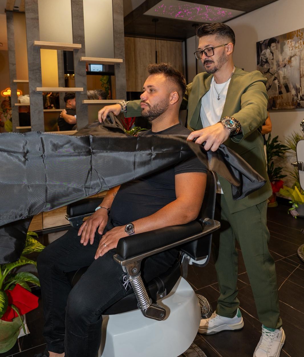 la barberia siciliana: Daniele Centorbi al lavoro