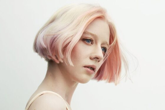 Tendenze capelli 2026, il tie dye blonde | Colorami Magazine