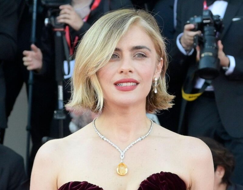 Greta Scarano a Venezia 83: tanti modi di portare il bob | Colorami Magazine