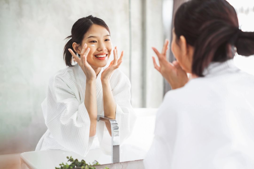 prevenire l'invecchiamento prima che compaiano i danni: la filosofia minimalista della skincare coreana